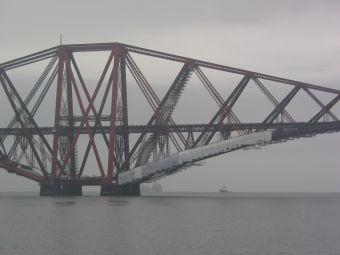Forth Rail Bridge -- cantilever truss, southernmost section